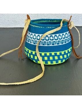 NWOT Wayuu Mochila Crossbody Bucket Bag with Leather Tassels from Colombia